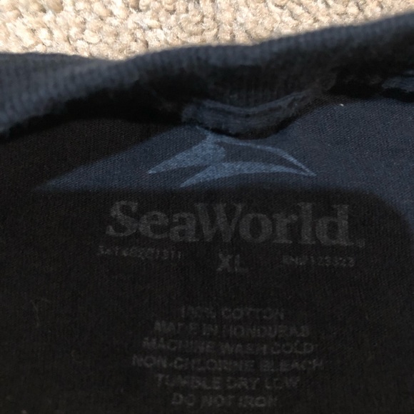Sea World Shamoo whale t-shirt - Picture 4 of 4